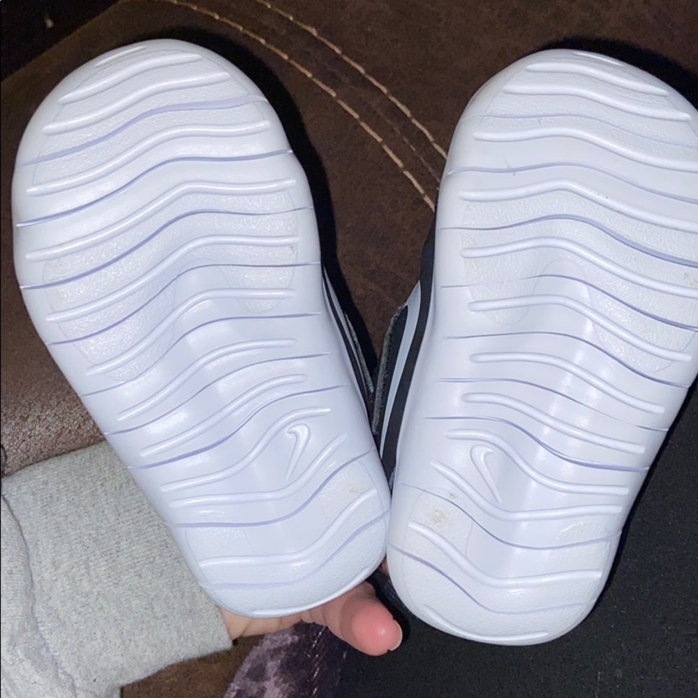 Infant tennis shoe - Picture 3 of 4